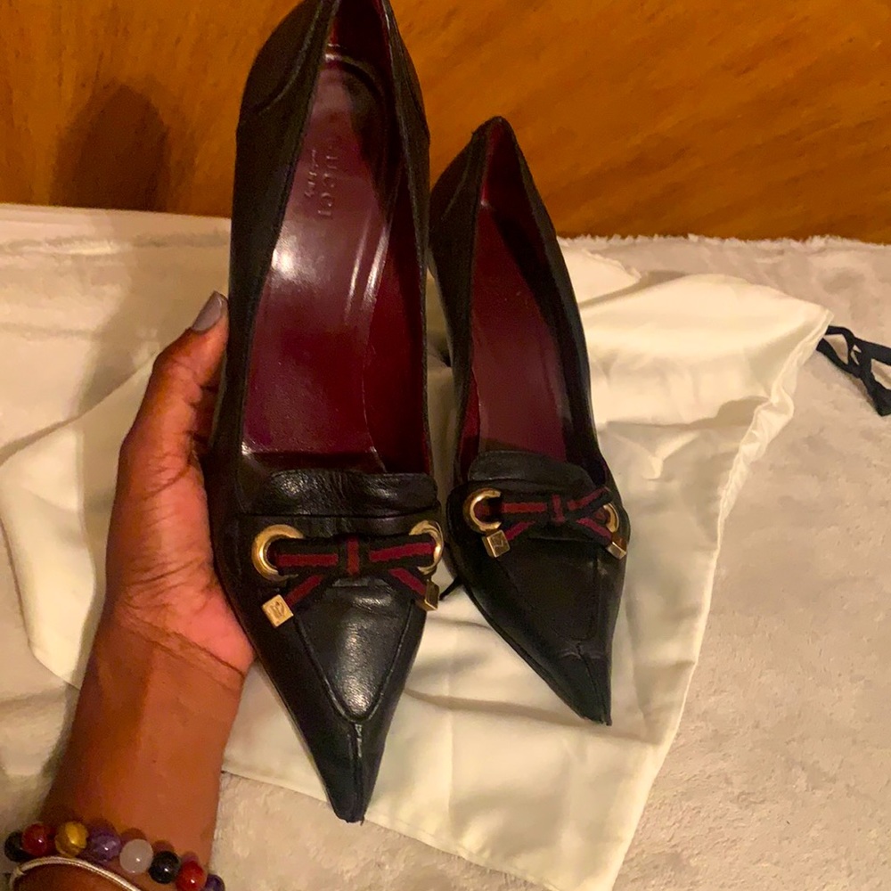 Vintage Gucci Black pumps with signature Red and Black Gucci Bow, size 8.5